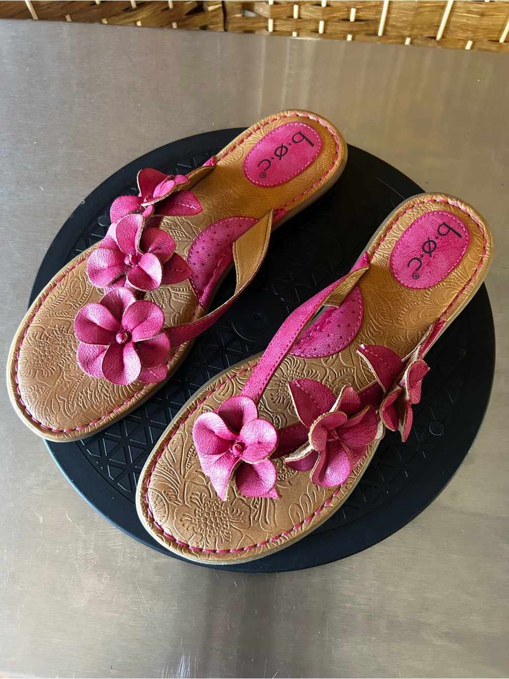🩴b.o.c Born Concept Women’s Sz 10M Pink Floral Thong Sandals Comfort Flip Flops